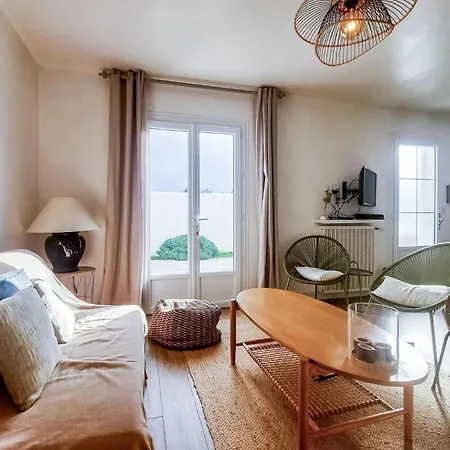 Amazing In Les Portes-en-Re