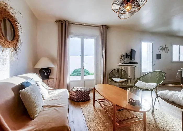 Amazing In Les Portes-en-Re